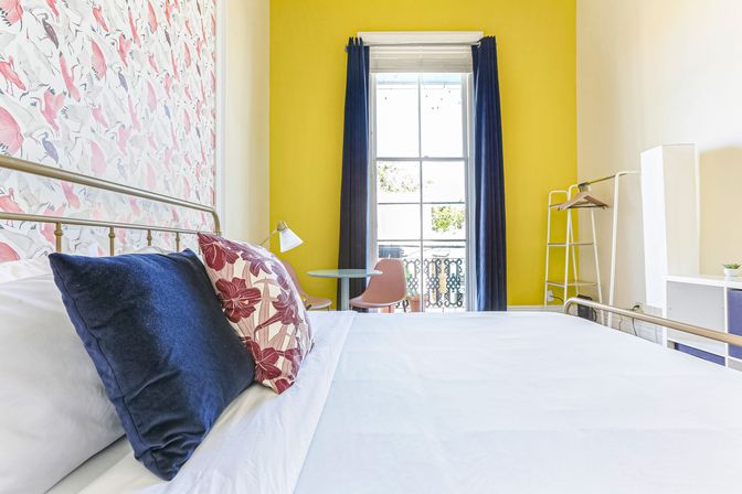 Artsy Magazine St Apartment: Grand Balcony in a Prime Location image 12
