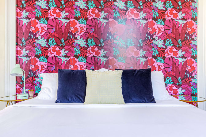 Artsy Magazine St Apartment: Grand Balcony in a Prime Location image 14