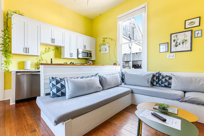 Artsy Magazine St Apartment: Grand Balcony in a Prime Location image 20
