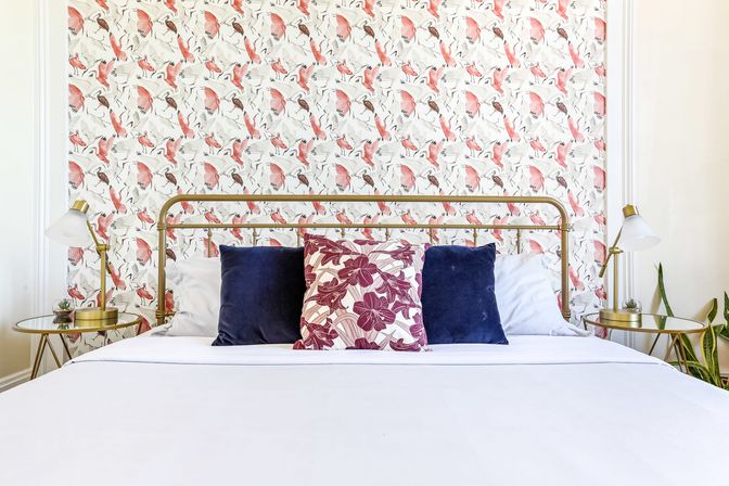 Artsy Magazine St Apartment: Grand Balcony in a Prime Location image 13