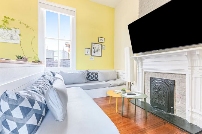 Artsy Magazine St Apartment: Grand Balcony in a Prime Location image 3