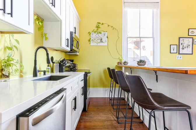 Artsy Magazine St Apartment: Grand Balcony in a Prime Location image 27