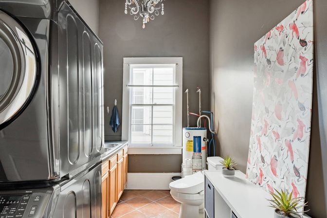 Artsy Magazine St Apartment: Grand Balcony in a Prime Location image 24
