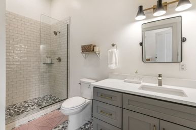 Le Coeur: Luxurious Art-Filled Condo with Private Rooftop Terrace image 13