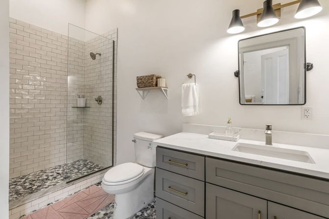 Le Coeur: Luxurious Art-Filled Condo with Private Rooftop Terrace image 13