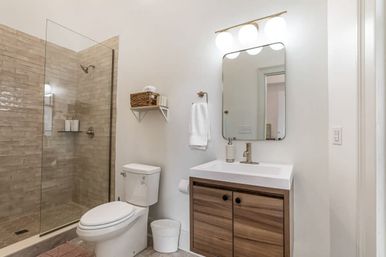 Le Coeur: Luxurious Art-Filled Condo with Private Rooftop Terrace image 12