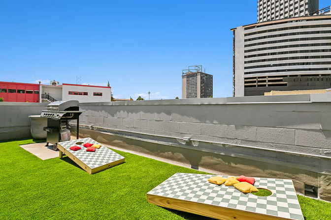 Le Coeur: Luxurious Art-Filled Condo with Private Rooftop Terrace image 32