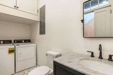 Le Coeur: Luxurious Art-Filled Condo with Private Rooftop Terrace image 22