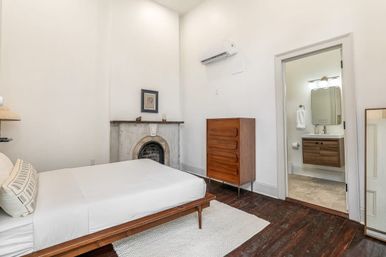 Le Coeur: Luxurious Art-Filled Condo with Private Rooftop Terrace image 24