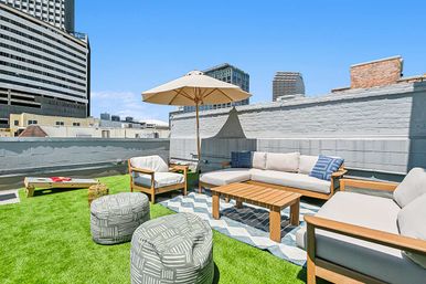 Le Coeur: Luxurious Art-Filled Condo with Private Rooftop Terrace image 29