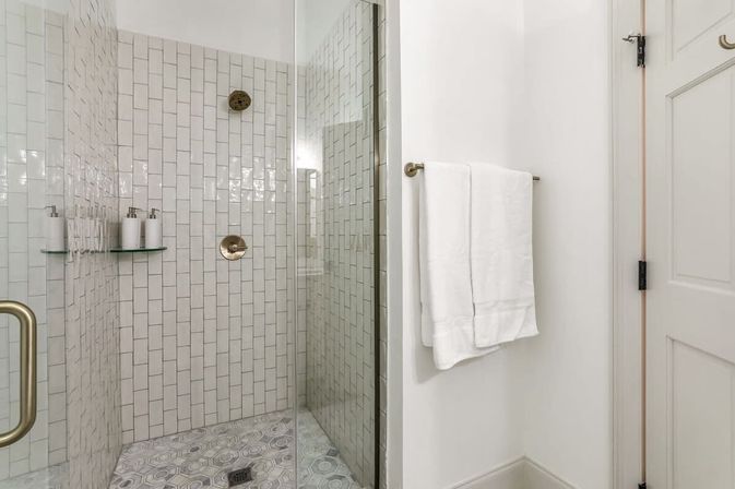 Le Coeur: Luxurious Art-Filled Condo with Private Rooftop Terrace image 20