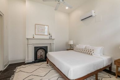 Le Coeur: Luxurious Art-Filled Condo with Private Rooftop Terrace image 3