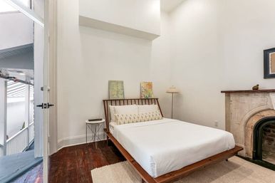 Le Coeur: Luxurious Art-Filled Condo with Private Rooftop Terrace image 23