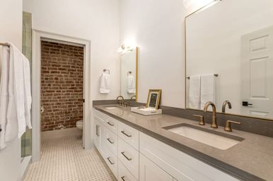 Le Coeur: Luxurious Art-Filled Condo with Private Rooftop Terrace image 17