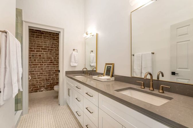 Le Coeur: Luxurious Art-Filled Condo with Private Rooftop Terrace image 17