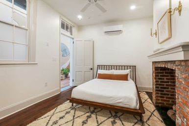 Le Coeur: Luxurious Art-Filled Condo with Private Rooftop Terrace image 5