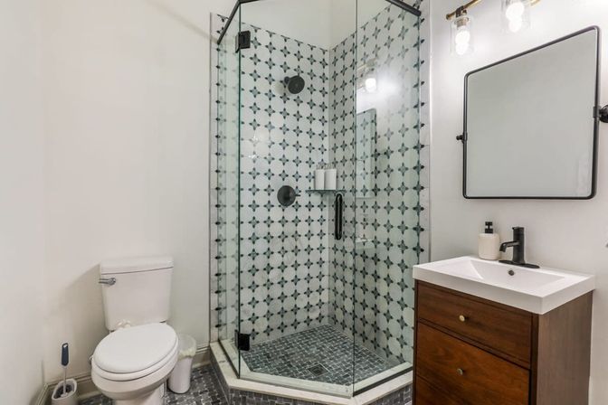 Le Coeur: Luxurious Art-Filled Condo with Private Rooftop Terrace image 21