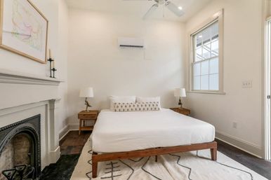 Le Coeur: Luxurious Art-Filled Condo with Private Rooftop Terrace image 4