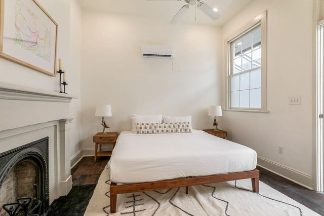 Le Coeur: Luxurious Art-Filled Condo with Private Rooftop Terrace image 4
