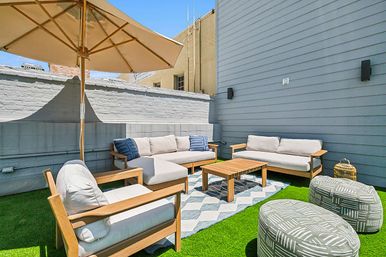 Le Coeur: Luxurious Art-Filled Condo with Private Rooftop Terrace image 27