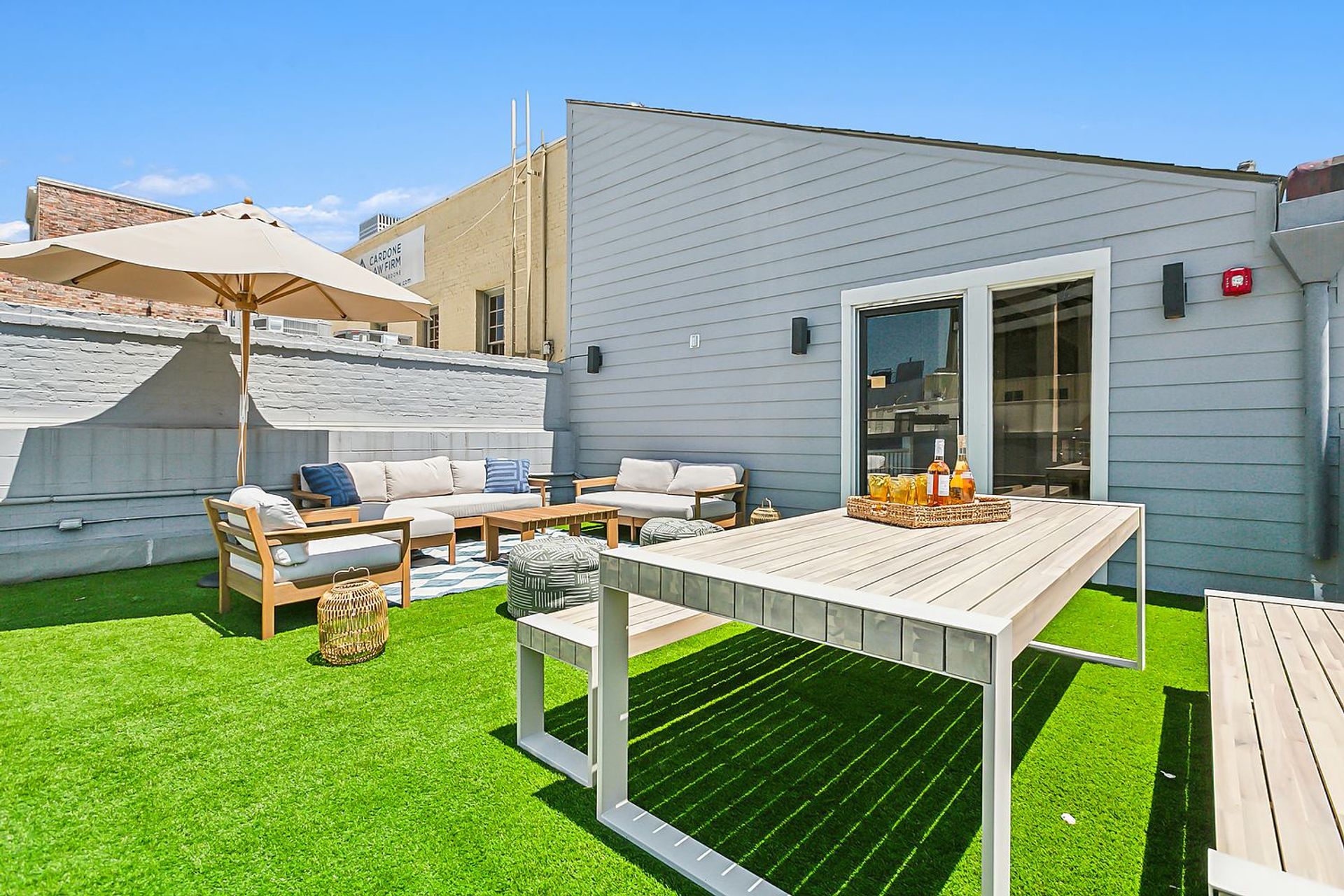 Le Coeur: Luxurious Art-Filled Condo with Private Rooftop Terrace image 2