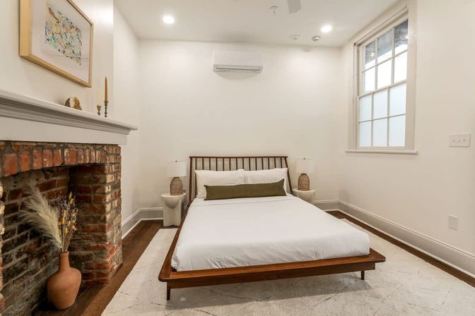 Le Coeur: Luxurious Art-Filled Condo with Private Rooftop Terrace image 19