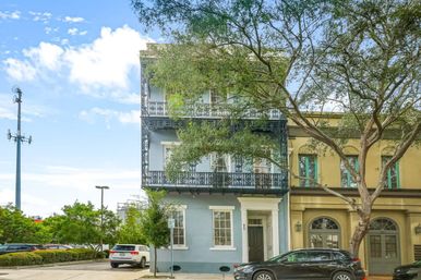 Le Coeur: Luxurious Art-Filled Condo with Private Rooftop Terrace image 11