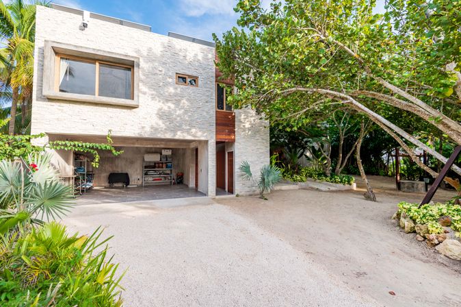 Villa Naj Kan: 9BR Beachfront Retreat for Up to 20 Guests image 80