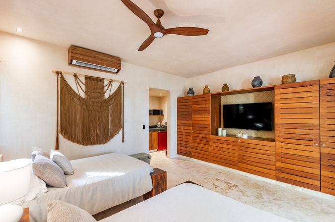 Villa Naj Kan: 9BR Beachfront Retreat for Up to 20 Guests image 60