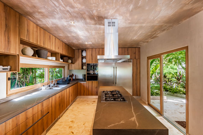 Villa Naj Kan: 9BR Beachfront Retreat for Up to 20 Guests image 23