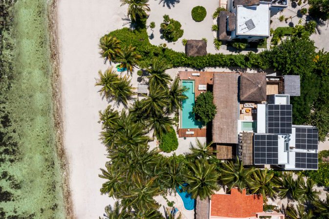 Villa Naj Kan: 9BR Beachfront Retreat for Up to 20 Guests image 5