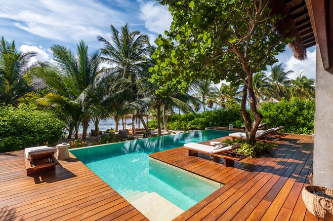 Villa Naj Kan: 9BR Beachfront Retreat for Up to 20 Guests image 8