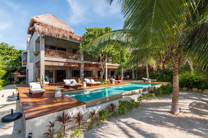Villa Naj Kan: 9BR Beachfront Retreat for Up to 20 Guests image 1