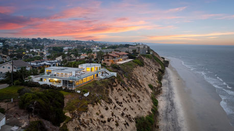 Wander Encinitas Shores: Luxury 5-Bedroom Oceanfront Estate with Saltwater Pool & Studio in Encinitas, CA image 15