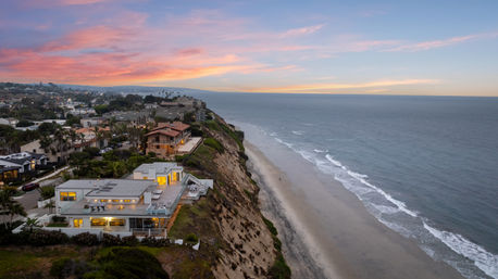 Wander Encinitas Shores: Luxury 5-Bedroom Oceanfront Estate with Saltwater Pool & Studio in Encinitas, CA image 17