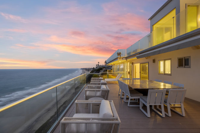 Wander Encinitas Shores: Luxury 5-Bedroom Oceanfront Estate with Saltwater Pool & Studio in Encinitas, CA image 10