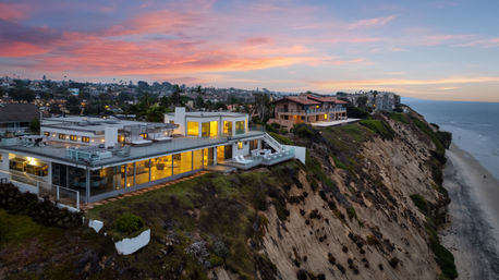 Wander Encinitas Shores: Luxury 5-Bedroom Oceanfront Estate with Saltwater Pool & Studio in Encinitas, CA image 14