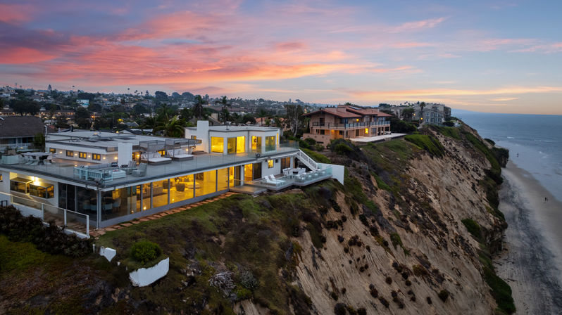 Wander Encinitas Shores: Luxury 5-Bedroom Oceanfront Estate with Saltwater Pool & Studio in Encinitas, CA image 14