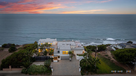 Wander Encinitas Shores: Luxury 5-Bedroom Oceanfront Estate with Saltwater Pool & Studio in Encinitas, CA image 20