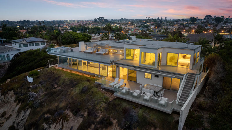 Wander Encinitas Shores: Luxury 5-Bedroom Oceanfront Estate with Saltwater Pool & Studio in Encinitas, CA image 29