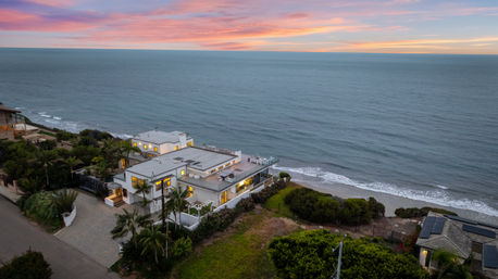 Wander Encinitas Shores: Luxury 5-Bedroom Oceanfront Estate with Saltwater Pool & Studio in Encinitas, CA image 19