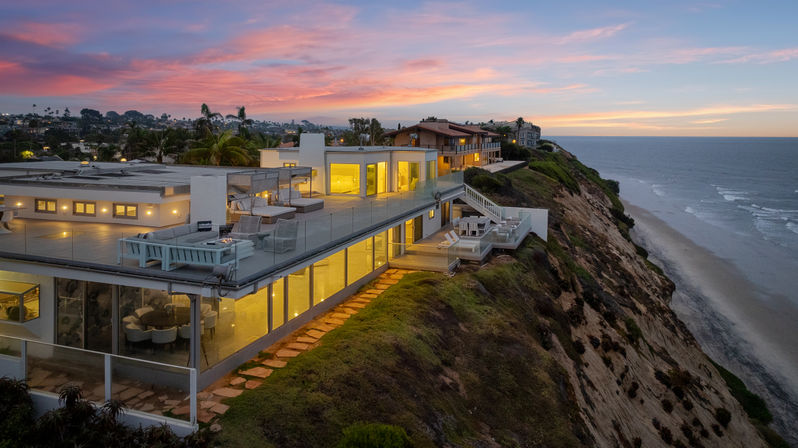 Wander Encinitas Shores: Luxury 5-Bedroom Oceanfront Estate with Saltwater Pool & Studio in Encinitas, CA image 36