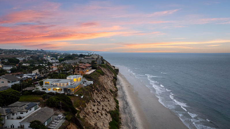 Wander Encinitas Shores: Luxury 5-Bedroom Oceanfront Estate with Saltwater Pool & Studio in Encinitas, CA image 16