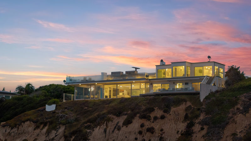 Wander Encinitas Shores: Luxury 5-Bedroom Oceanfront Estate with Saltwater Pool & Studio in Encinitas, CA image 40