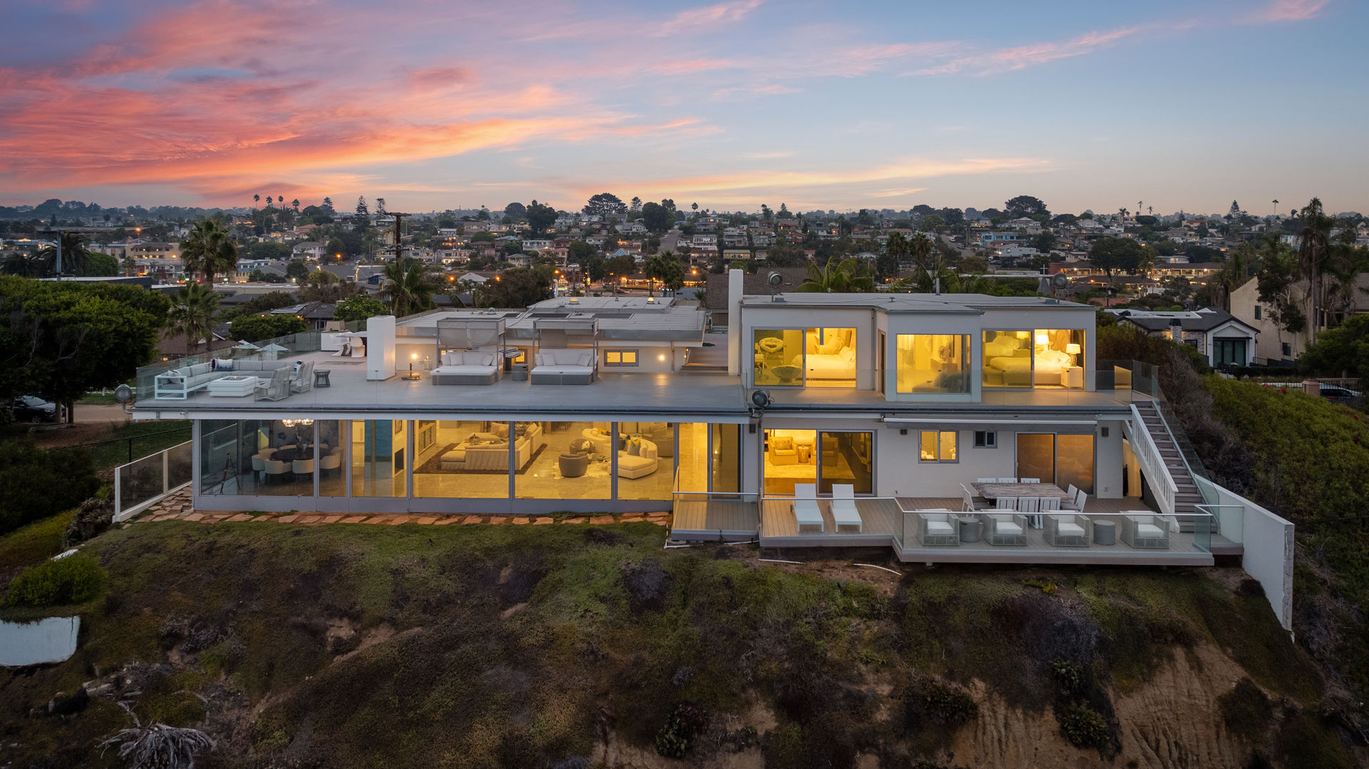 Wander Encinitas Shores: Luxury 5-Bedroom Oceanfront Estate with Saltwater Pool & Studio in Encinitas, CA image 1
