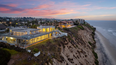 Wander Encinitas Shores: Luxury 5-Bedroom Oceanfront Estate with Saltwater Pool & Studio in Encinitas, CA image 35