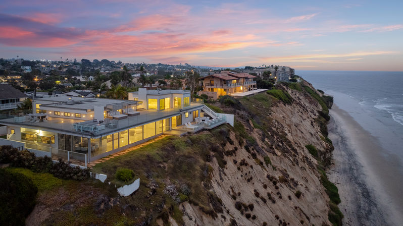 Wander Encinitas Shores: Luxury 5-Bedroom Oceanfront Estate with Saltwater Pool & Studio in Encinitas, CA image 35