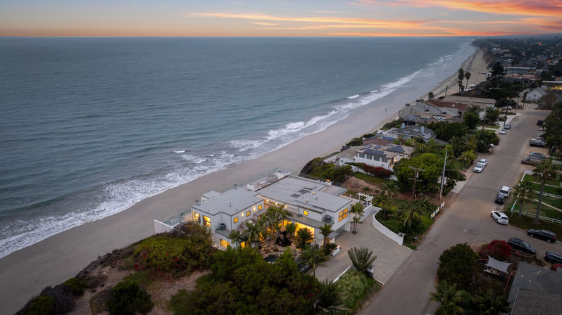 Wander Encinitas Shores: Luxury 5-Bedroom Oceanfront Estate with Saltwater Pool & Studio in Encinitas, CA image 22