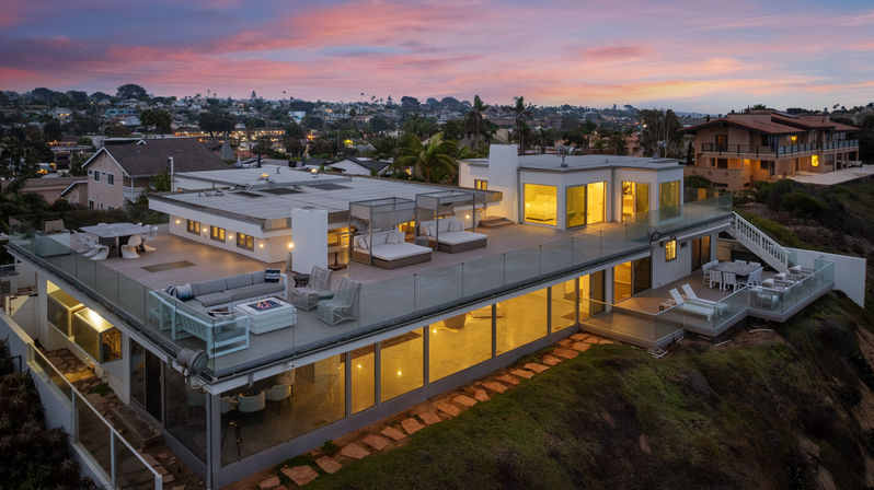 Wander Encinitas Shores: Luxury 5-Bedroom Oceanfront Estate with Saltwater Pool & Studio in Encinitas, CA image 28