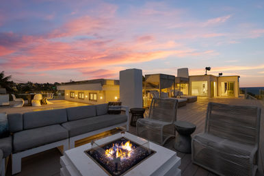 Wander Encinitas Shores: Luxury 5-Bedroom Oceanfront Estate with Saltwater Pool & Studio in Encinitas, CA image 11